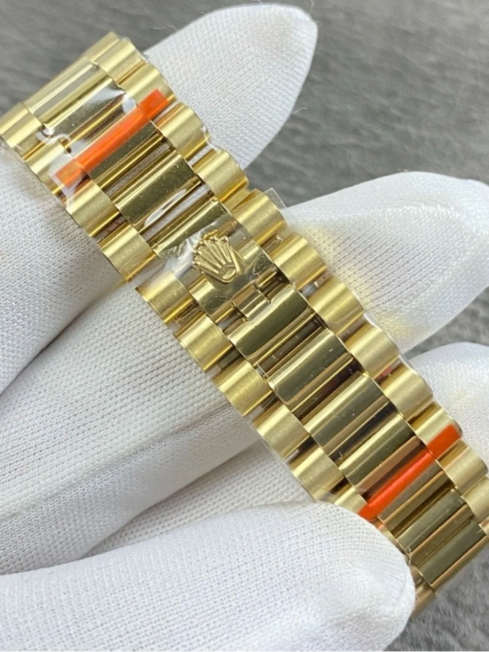Rolex Day-Date 40 Green Roman Yellow Gold